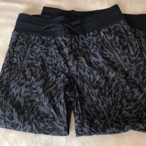 Athleta 23” jogger, Sz. 6, Like New!